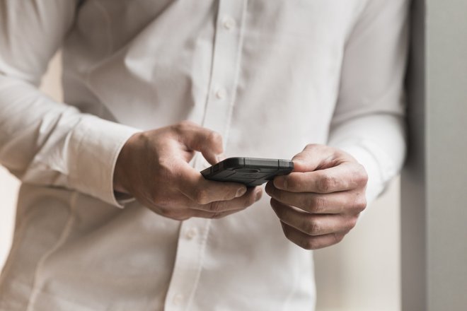 смартфон в руках смартфон в руках