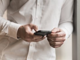 смартфон в руках