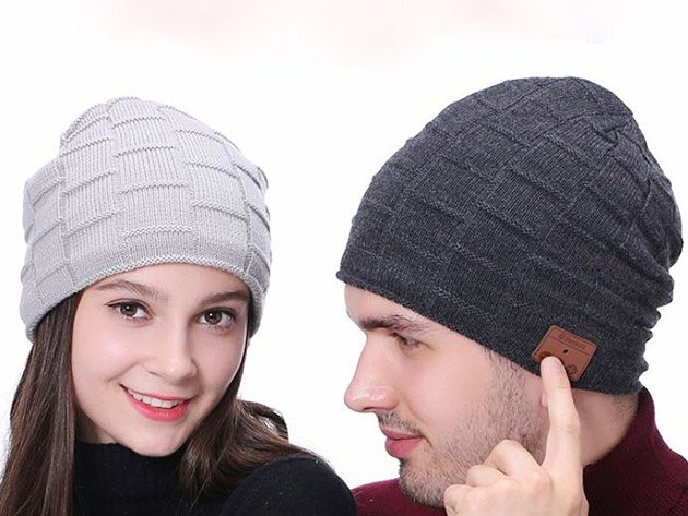 Шапка Beanie Jam Faux Fur Lined Bluetooth Knit Hat выпускается в нескольких цветах. Фото: Beanie Jam