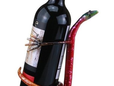 Slide image for gallery: 3670 | Комментарий «Леди Mail.Ru»: стильная бутылка в оригинальной оправе украсит любую кухню