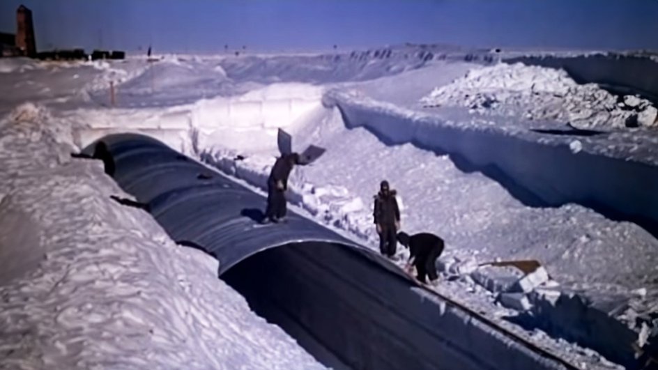 Строго говоря, это были не тоннели, а траншеи, перекрытые сверху аркой из рифленого железа и присыпанные снегом.