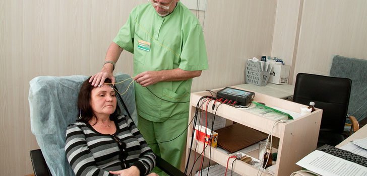 Хоть нейротерапию и проводят в клиниках, эффективность её остаётся под вопросом. Фотография с сайта медицинского центра «Династия»