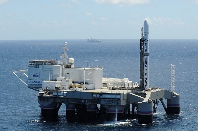 Комплекс «Морской старт» с ракетой перед отправкой в море. Фото: S7 space