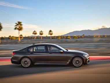 slide image for gallery: 23351 | BMW M760