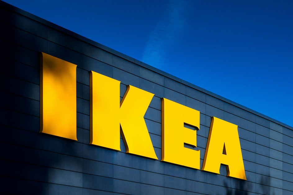 логотип IKEA на магазине логотип IKEA на магазине