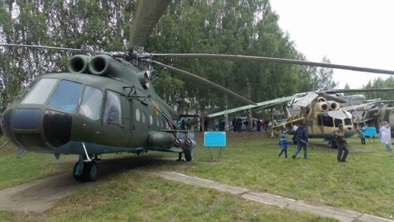 Выставка боевой техники в День Военно-воздушных сил.