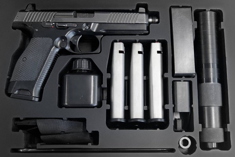 Пистолет МПЛ-1 с удлиненным стволом 127 миллиметров и прибором малошумной стрельбы для Росгвардии. Фото: концерн «Калашников» (kalashnikov.media)