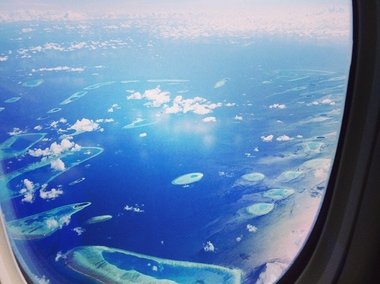 Slide image for gallery: 5024 | Комментарий «Леди Mail.Ru»: Анна сфотографировала Мальдивские острова из самолета