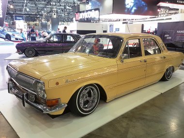 slide image for gallery: 23731 | Неформалы московской автомобильной выставки. Америка