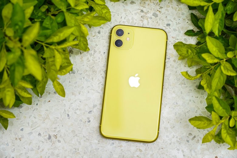 iPhone 11 остается лидером 2 года подряд. Фото: Unsplash 