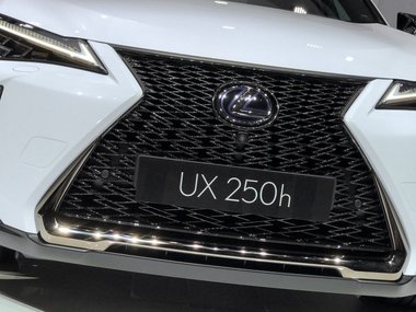 slide image for gallery: 23541 | Lexus UX