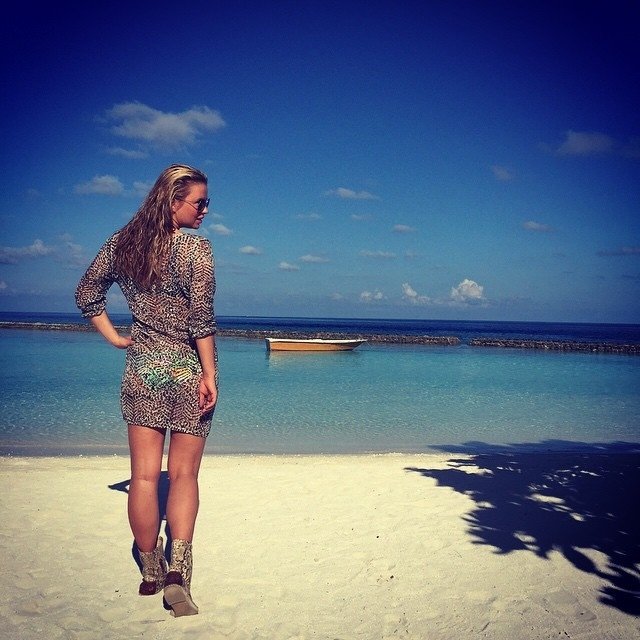 «А это рай и его Богиня, знакомьтесь», — заявила она в Instagram. 