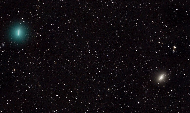Изумрудная комета Ивамото хорошо видна в левом верхнем углу фотографии. Снимок сделан 4 февраля в Обсерватории Маунт Джон. Фото: APOD NASA / Ian Griffin