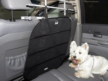Slide image for gallery: 4517 | Комментарий «Леди Mail.Ru»: некоторые собаки любят путешествовать в авто, но нередко они слишком активно ведут себя на сиденье, мешая хозяину управлять машиной. С этой проблемой можно легко справиться, если приобрести специа