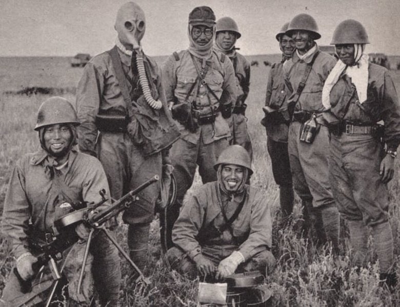 Японские солдаты на Халхин-Голе с трофейным пулемётом ДТ. Фото: Wikimedia / NA - Contemporary Military Historian
