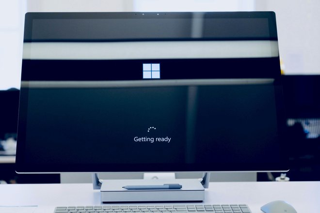 Windows 11 Update Process Stock