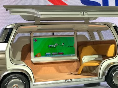 slide image for gallery: 25181 | Suzuki Hanare