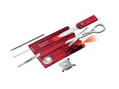 Slide image for gallery: 2036 | 4. В дорожном наборе Swiss Card от Victorinox (936 руб.), который размером не больше, чем кредитная карточка, умещается лезвие для вскрытия писем, ножницы, стальной штифт, пилочка с отверткой, пинцет, иголка (ей удобно доста