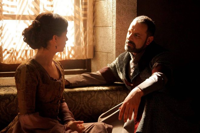 Филиз Ахмет и Озан Гювен в сериале «Великолепный век»