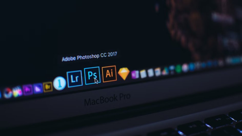 логотипы Adobe Lightroom, Photoshop и Illustrator