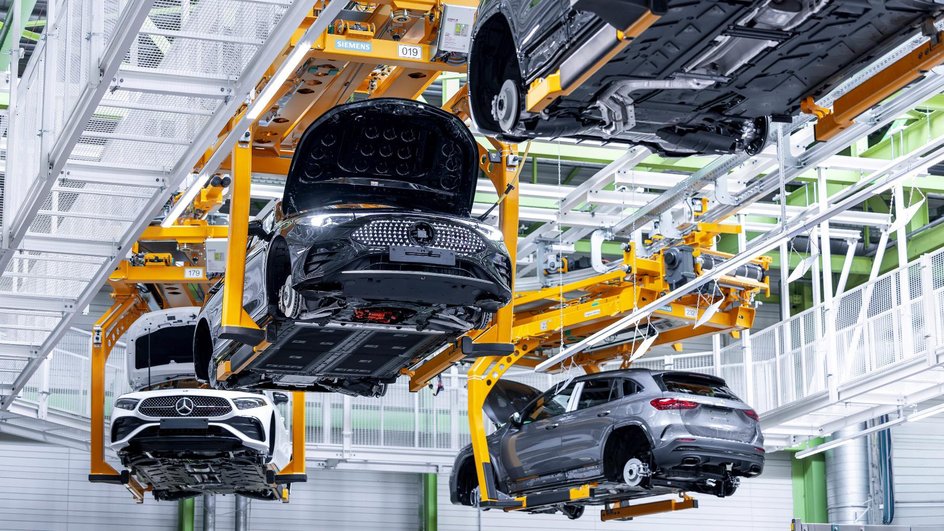 Mercedes-Benz CLA нового поколения пошел в серию Mercedes-Benz CLA нового поколения пошел в серию