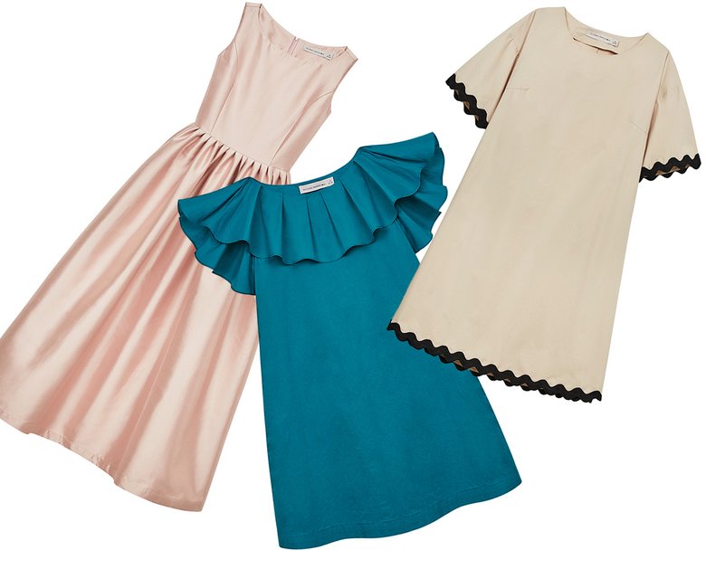 Слева направо: розовое платье, 12 880 руб.; бирюзовое платье, 5 760 руб.; бежевое платье, 5 980 руб. (все — Sultanna Frantsuzova)