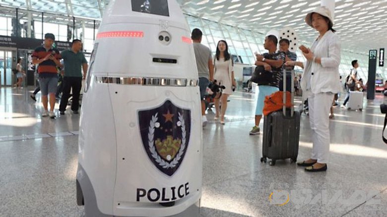 AnBot патрулирует международный аэропорт в Шэньчжэне. Фото: SHUTTERSTOCK