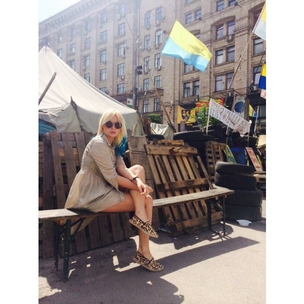 Маша Гойя с удовольствием позировала на майдане в Киеве