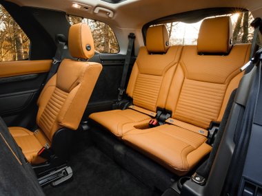 slide image for gallery: 23322 | Салон Land Rover Discovery 5