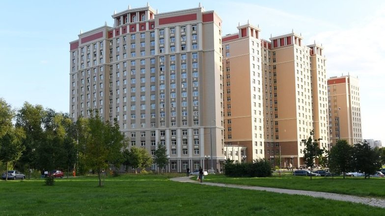 Самое новое и комфортное общежитие главного университета страны расположено на Ломоносовском проспекте. Первые студенты заселились в здание только в 2016 году.