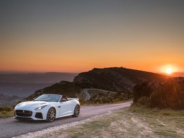 slide image for gallery: 22028 | Jaguar F-Type SVR