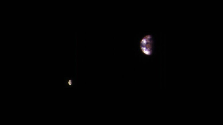 Комбинированный снимок с орбиты Марса. (с) NASA/JPL-Caltech/Univ. of Arizona
