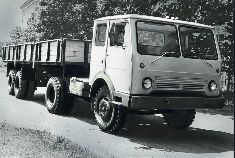 КАЗ-608В с новой кабиной производили до конца 1980-х