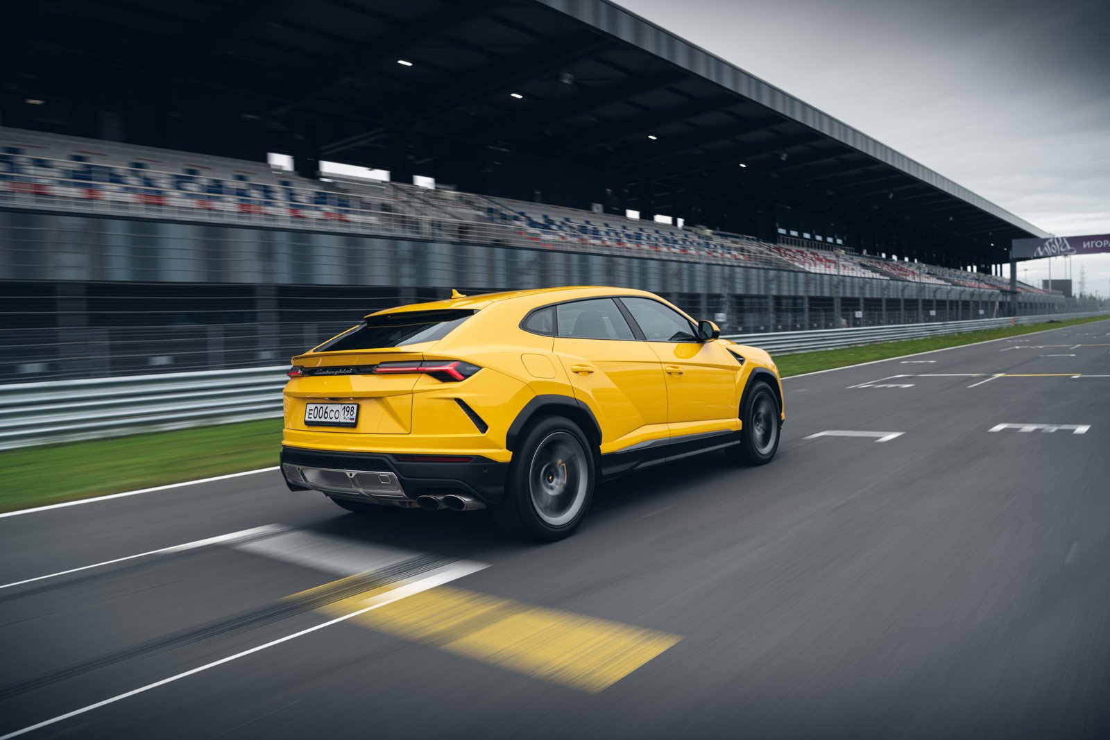 Огонь, вода и медные трубы. Жёсткий тест Lamborghini Urus