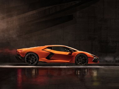 Lamborghini Revuelto экстерьер