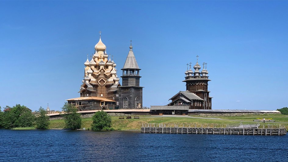 Православный храм в Кириллов день Православный храм в Кириллов день