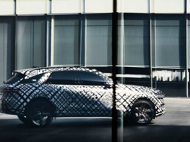 slide image for gallery: 26653 | Genesis GV70