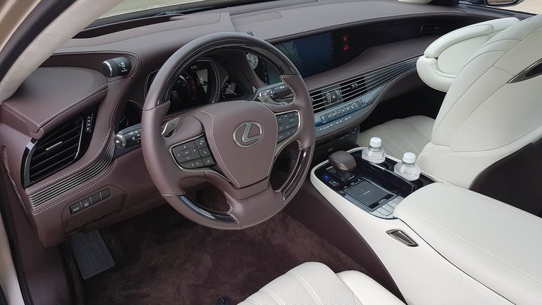 slide image for gallery: 23478 | Lexus LS
