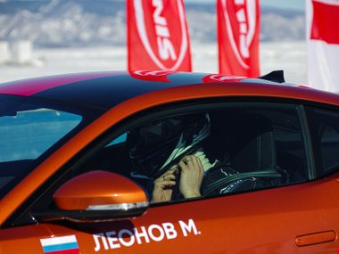 slide image for gallery: 27620 | Jaguar установил рекорд скорости на льду Байкала
