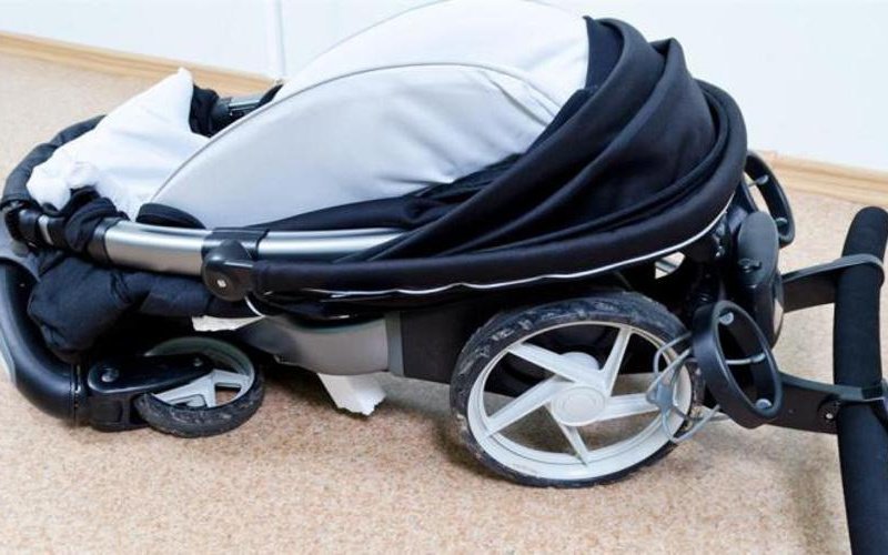 С роботизированной коляской удобно гулять в соседнем парке или взять с собой в поездку