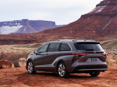 slide image for gallery: 26035 | Toyota Sienna