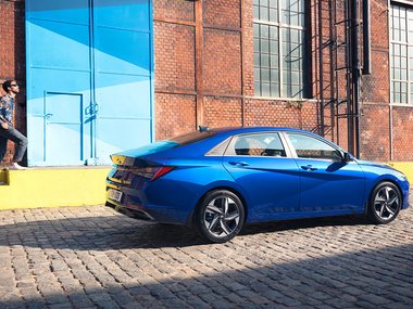 slide image for gallery: 25811 | Hyundai Elantra