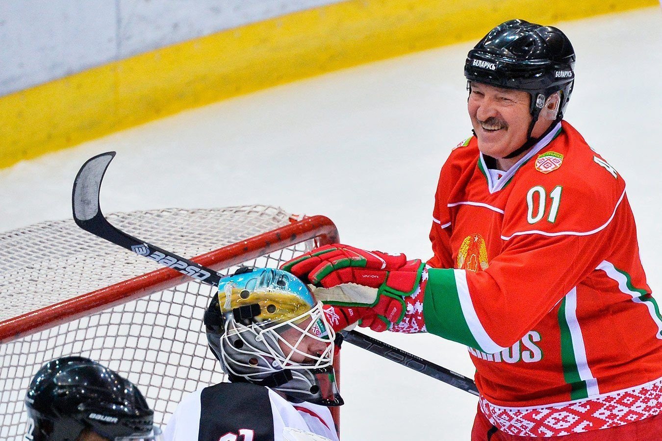 Лукашенко назвал хоккей самым «нетравматичным» видом спорта