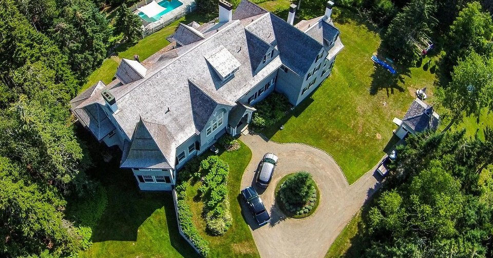 Звезда «Криминального чтива» Джон Траволта продает свой дом в США
