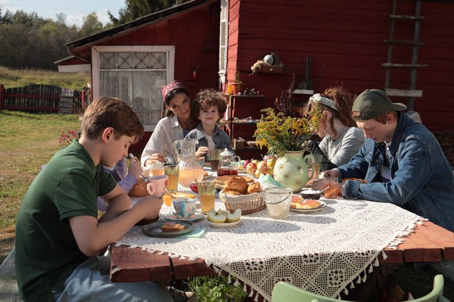 Кадр из сериала «Многодетство» (2 сезон) Кадр из сериала «Многодетство» (2 сезон)