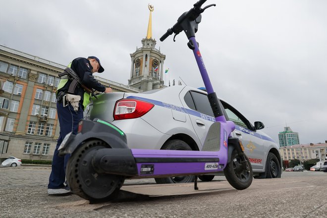 Рейд ГАИ по использованию самокатов в Екатеринбурге Рейд ГАИ по использованию самокатов в Екатеринбурге