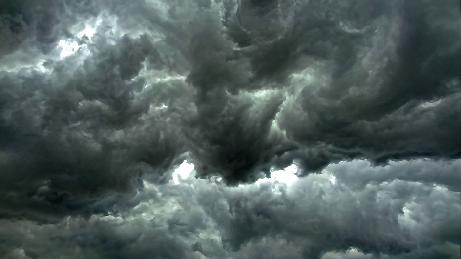 Облака — источник турбулентности. Она возникает и внутри фронта, и на его периферии.