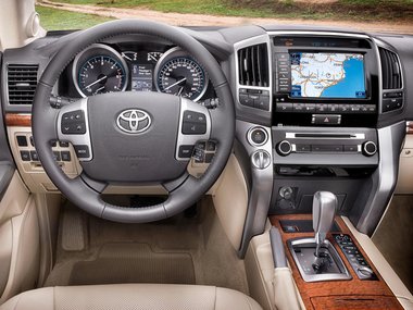 slide image for gallery: 25753 | Toyota Land Cruiser 200