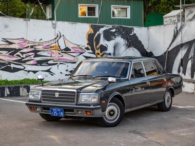 Toyota Century: лимузин для императора