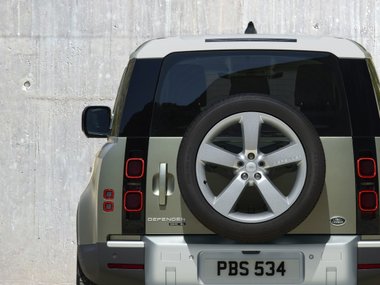 slide image for gallery: 24987 | Land Rover Defender